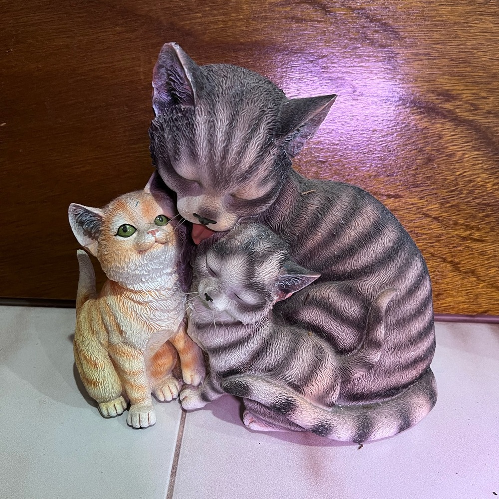 Bradford Exchange Cat family.